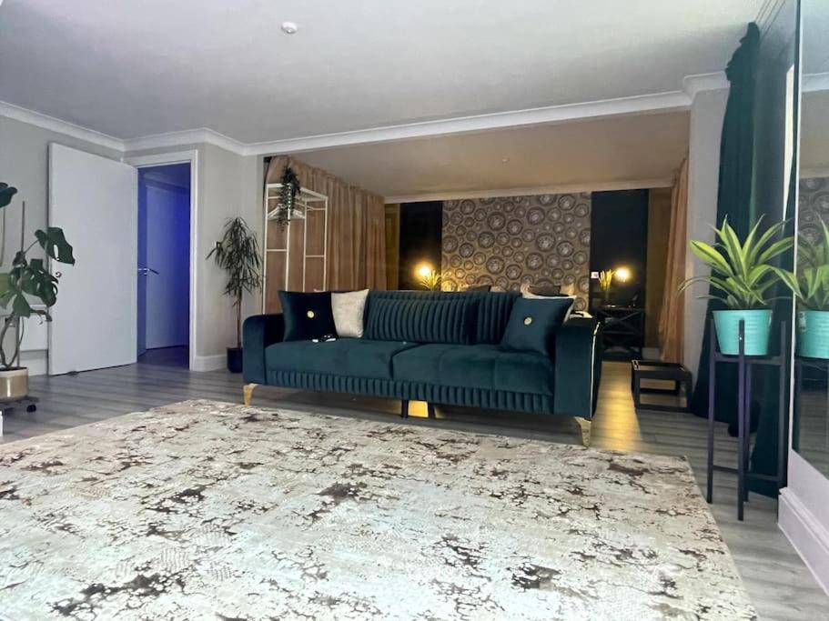 The Exclusive Jacuzzi Apartment Birmingham Dış mekan fotoğraf