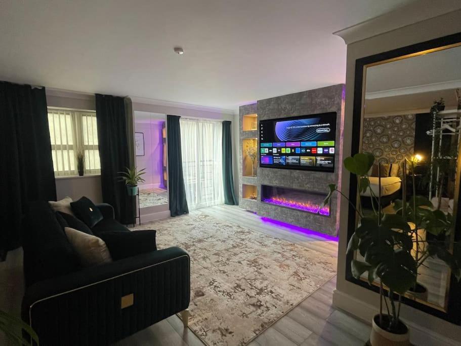 The Exclusive Jacuzzi Apartment Birmingham Dış mekan fotoğraf