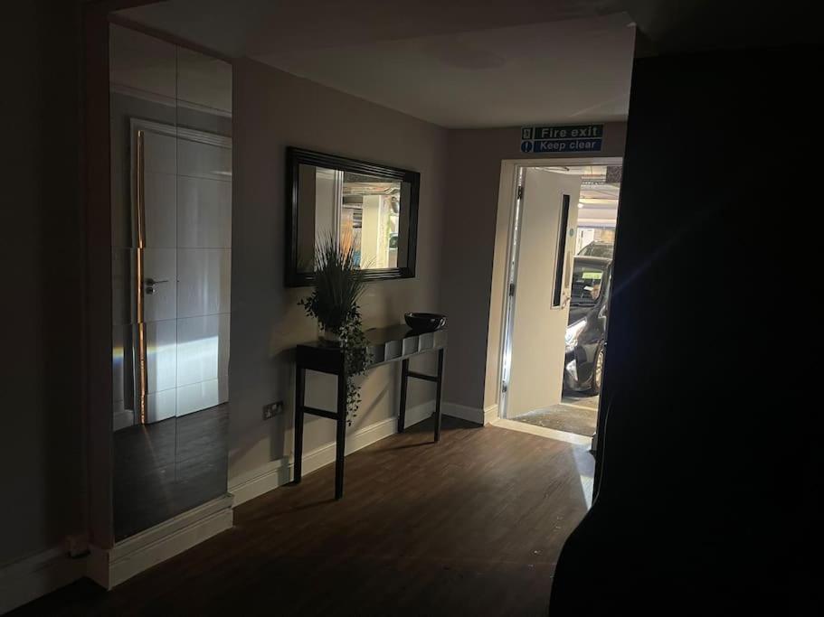 The Exclusive Jacuzzi Apartment Birmingham Dış mekan fotoğraf