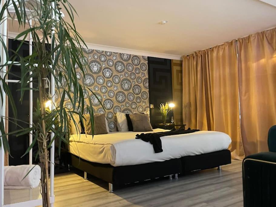 The Exclusive Jacuzzi Apartment Birmingham Dış mekan fotoğraf